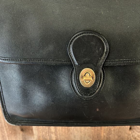 Vintage coach crossbody. - Picture 3 of 13